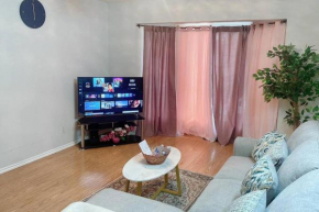 5 Guests, 2Bedroom,2Queen bed, 1Sofa bed and 1bath